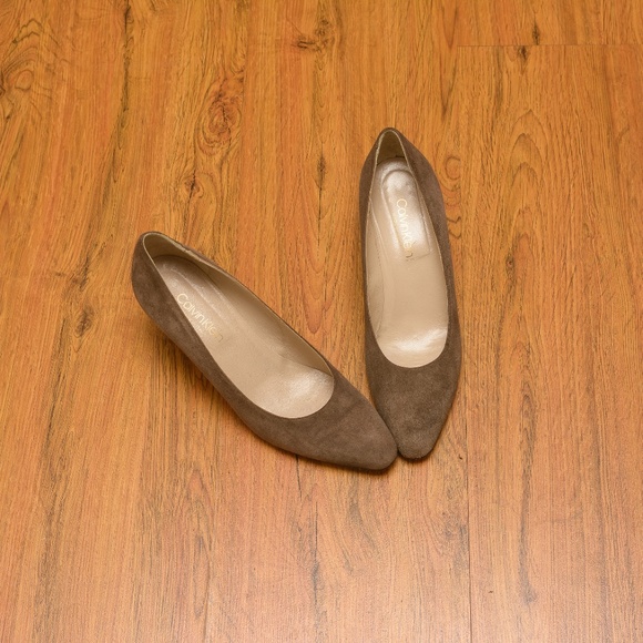 CALVIN KLEIN BROWN SUEDE KITTEN HEELS - Picture 6 of 6